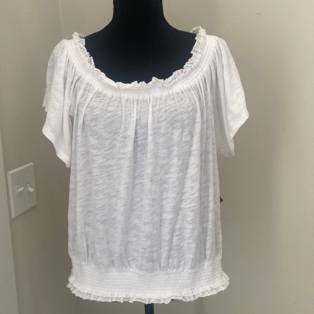 NEW. Inc International short sleeve Top/Blouse. Size Large.